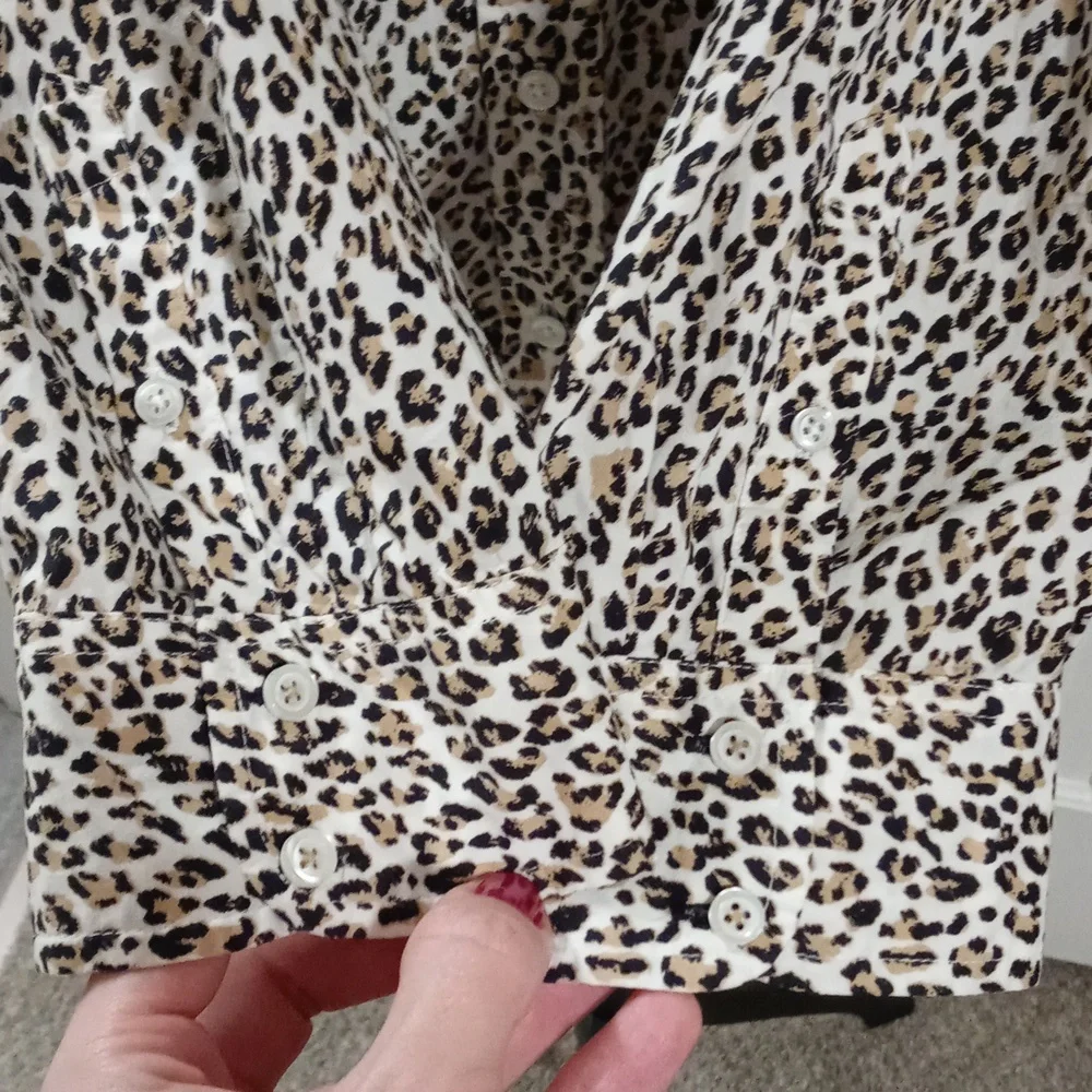 🐆Talbots🐆 - Black/Tan Leopard Print Classic Cotton L/S Button Down